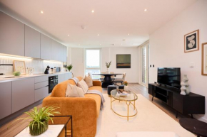 The Tottenham Classic - Charming 2BDR Flat with Balcony